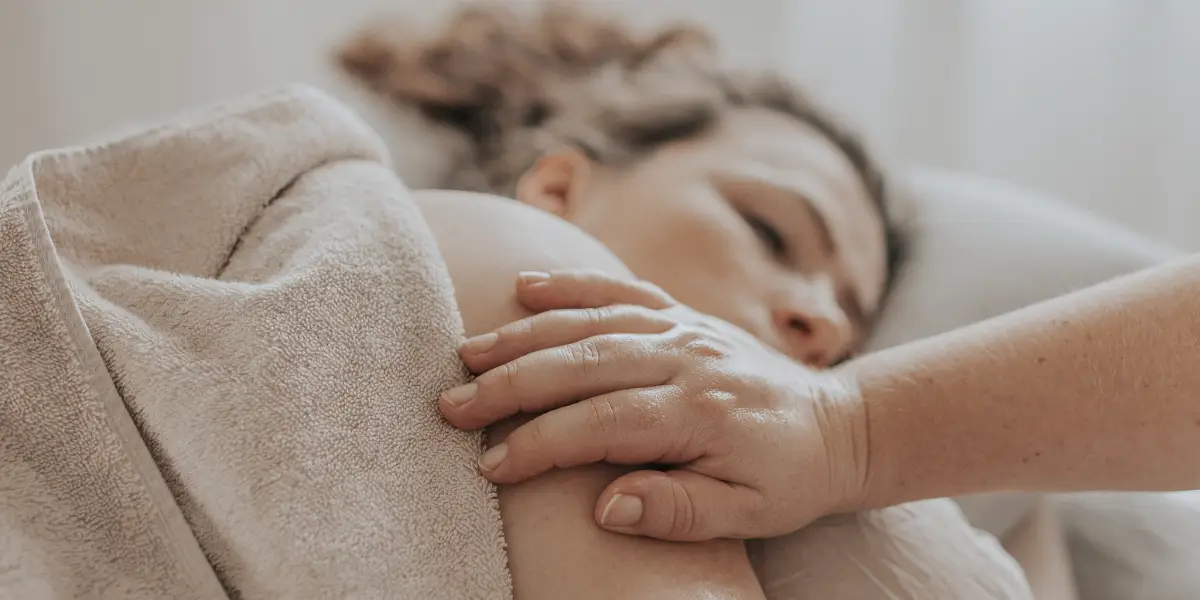 Raskaushieronta tuo rentoutta odottavalle äidille ja rauhaa vauvalle kohdussa.