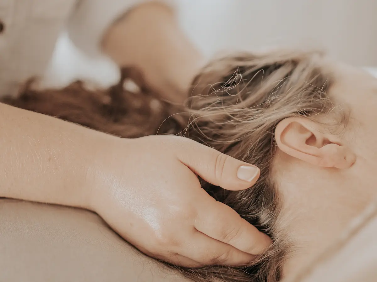 Post partum -hieronta Porvoossa – vyöhyketerapeuttinen hoito rentouttaa kehoa ja tukee synnytyksestä palautumista.